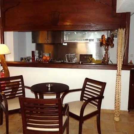 Ikosimo Inn Milina